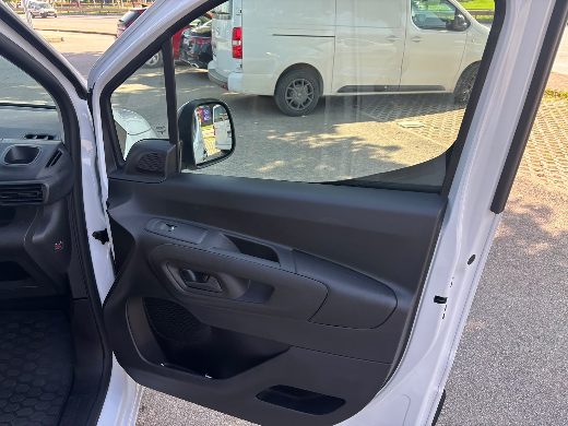 Opel Combo 1.5 D Ultimate XL fotoğraf 16