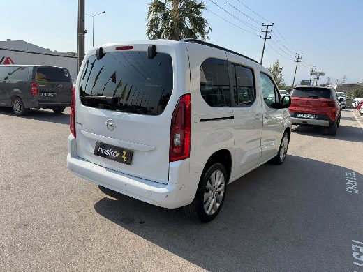Opel Combo Life 1.5 D Ultimate fotoğraf 2