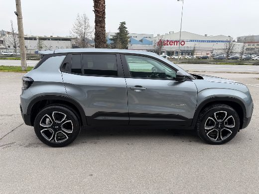 Jeep Avenger 1.2 Summit fotoğraf 14