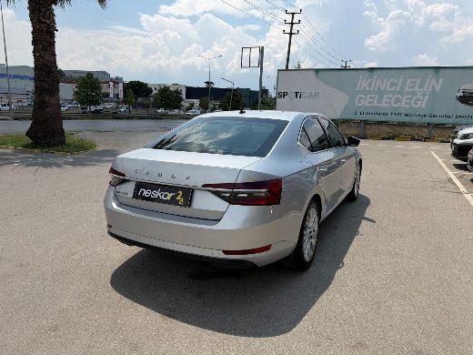 Škoda Superb 1.5 TSI Prestige fotoğraf 8
