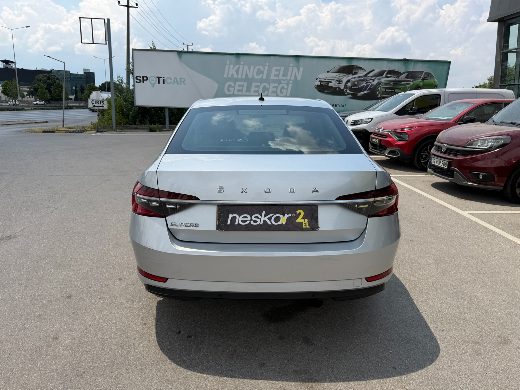 Škoda Superb 1.5 TSI Prestige fotoğraf 18