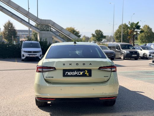 Škoda Superb 2.0 TSI Laurin & Klement Crystal fotoğraf 25